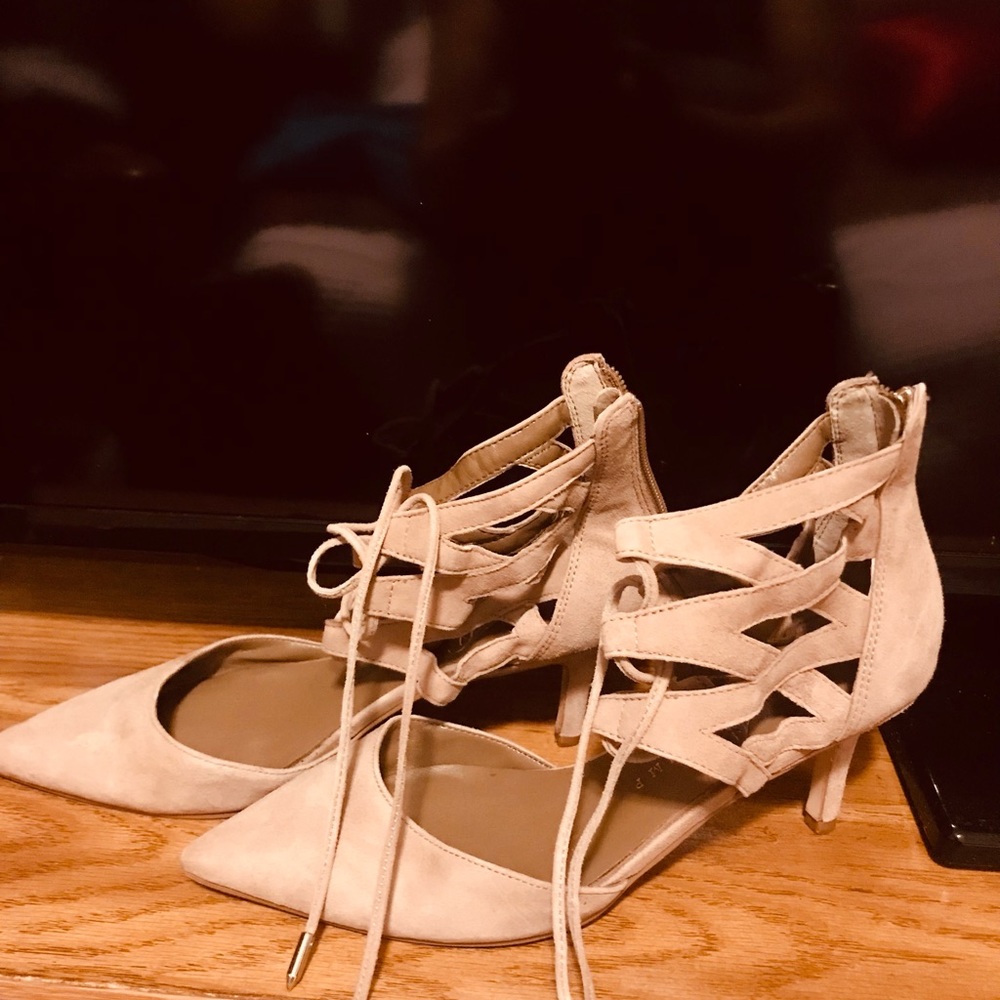 Ivanka Trump low heels sandals in suede mauve color